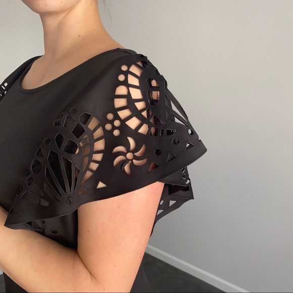 Black dress with ornate sleeves - Picture 2 of 3